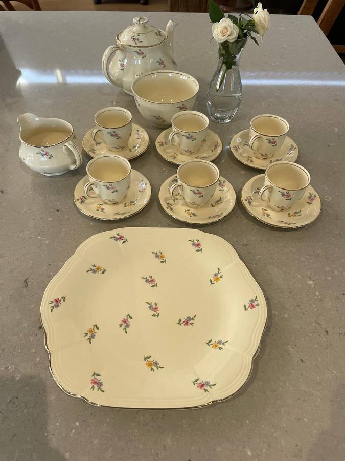 Alfred Meakin Marigold Astoria Shape/Scalloped "Rare/Delicate Complete Post War 1945 - Tea Set.