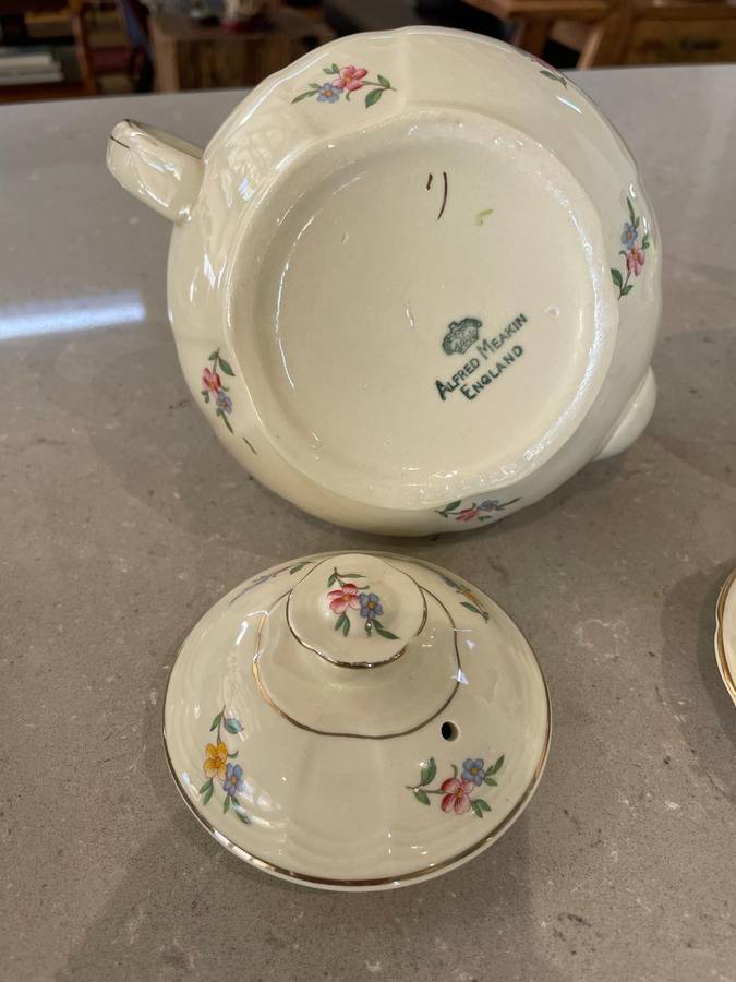 Alfred Meakin Marigold Astoria Shape/Scalloped "Rare/Delicate Complete Post War 1945 - Tea Set.