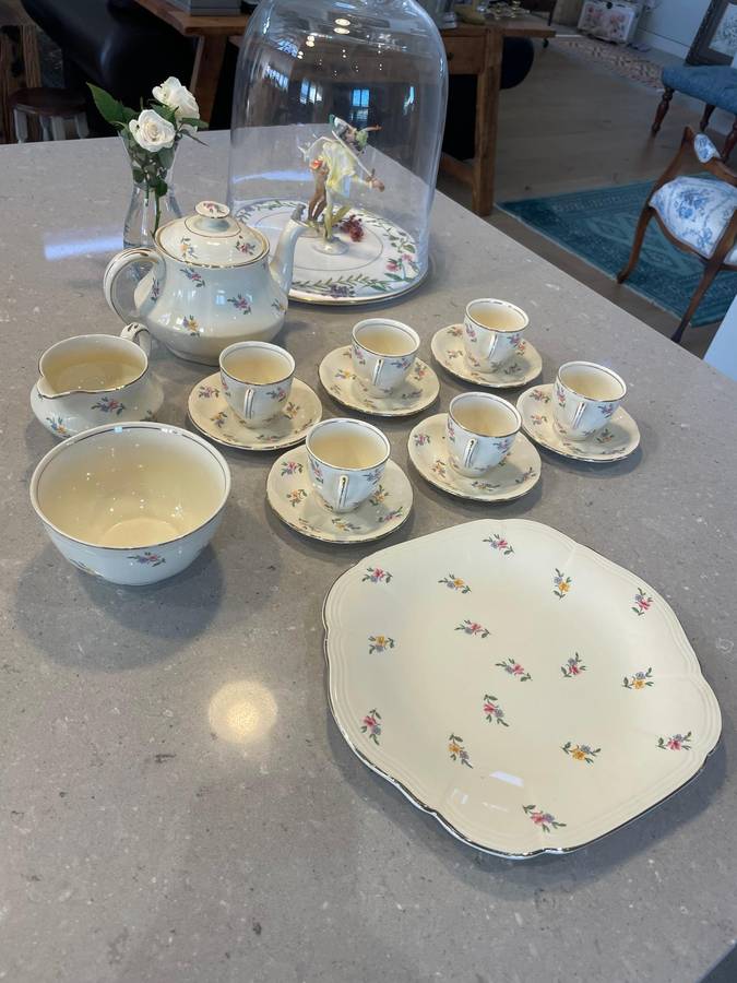 Alfred Meakin Marigold Astoria Shape/Scalloped "Rare/Delicate Complete Post War 1945 - Tea Set.