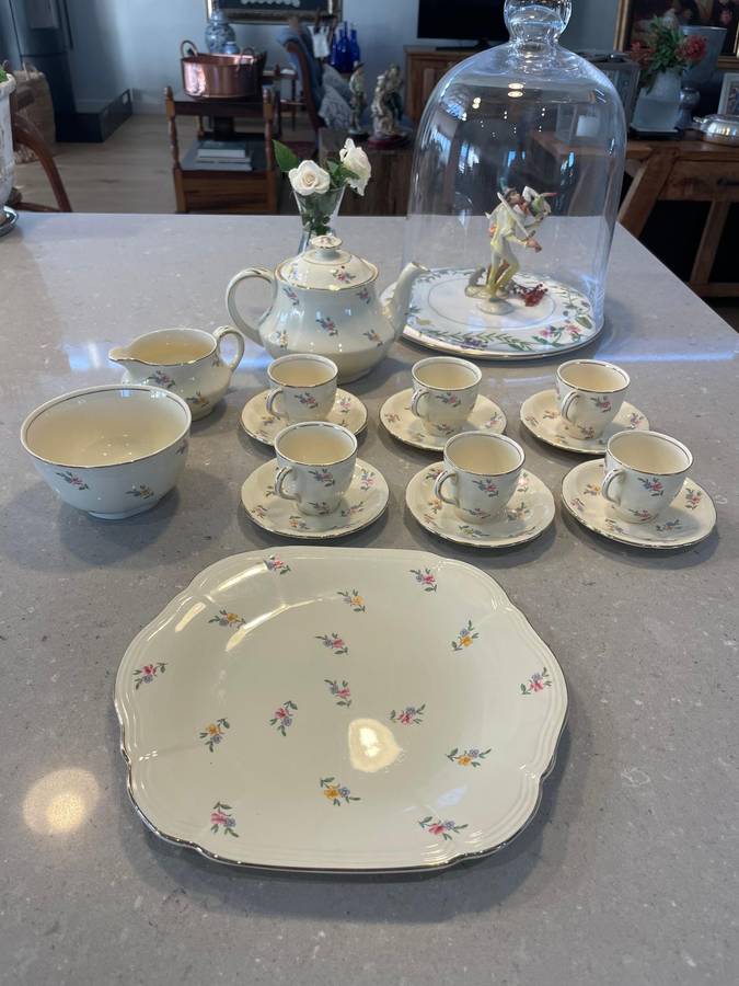 Alfred Meakin Marigold Astoria Shape/Scalloped "Rare/Delicate Complete Post War 1945 - Tea Set.