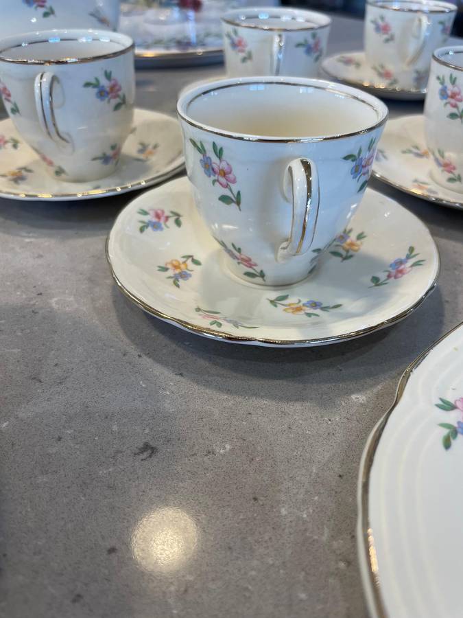 Alfred Meakin Marigold Astoria Shape/Scalloped "Rare/Delicate Complete Post War 1945 - Tea Set.