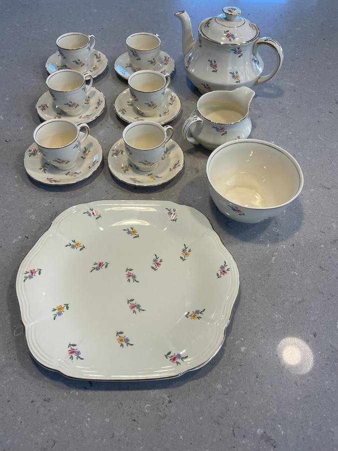 Alfred Meakin Marigold Astoria Shape/Scalloped "Rare/Delicate Complete Post War 1945 - Tea Set.