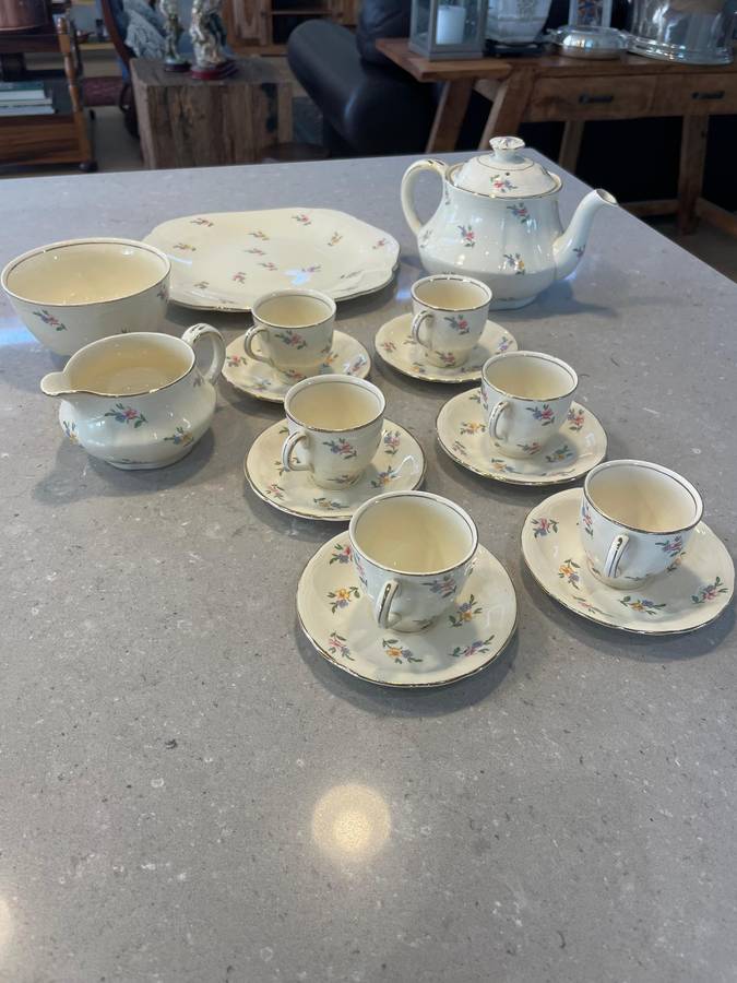 Alfred Meakin Marigold Astoria Shape/Scalloped "Rare/Delicate Complete Post War 1945 - Tea Set.
