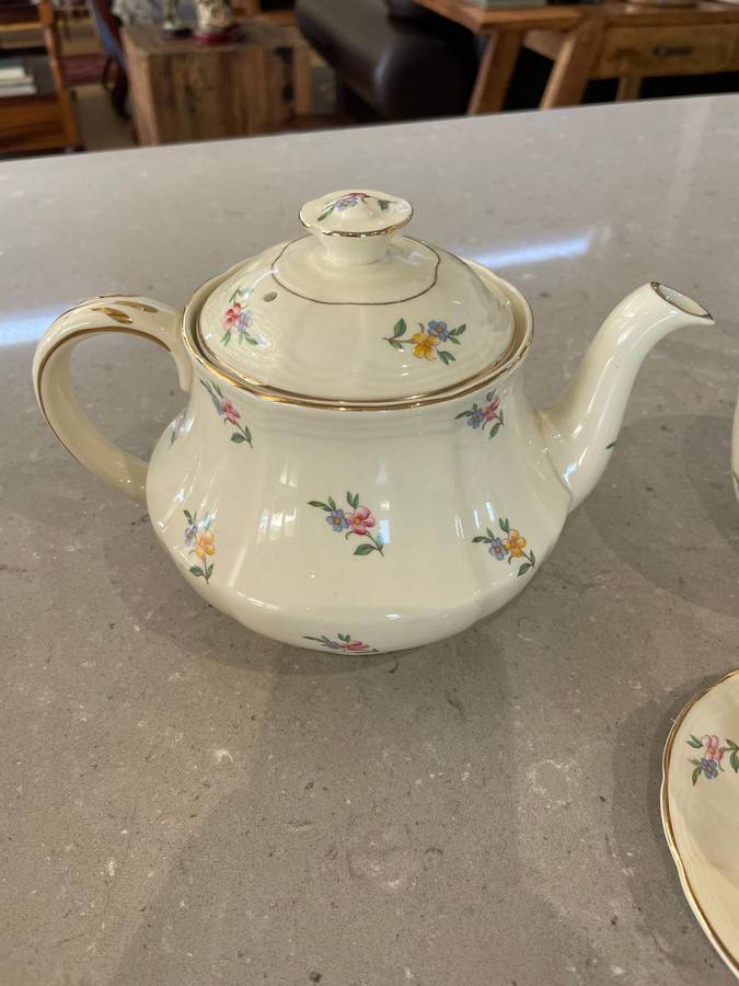 Alfred Meakin Marigold Astoria Shape/Scalloped "Rare/Delicate Complete Post War 1945 - Tea Set.