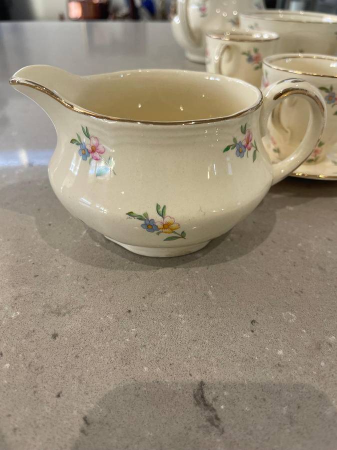 Alfred Meakin Marigold Astoria Shape/Scalloped "Rare/Delicate Complete Post War 1945 - Tea Set.