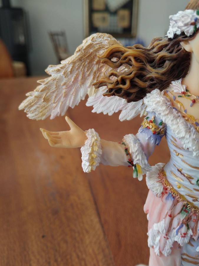 Rare Ltd Ed Figurine - Winter Blessings Angel Whispers by Christine Haworth - Leonardo Collection.