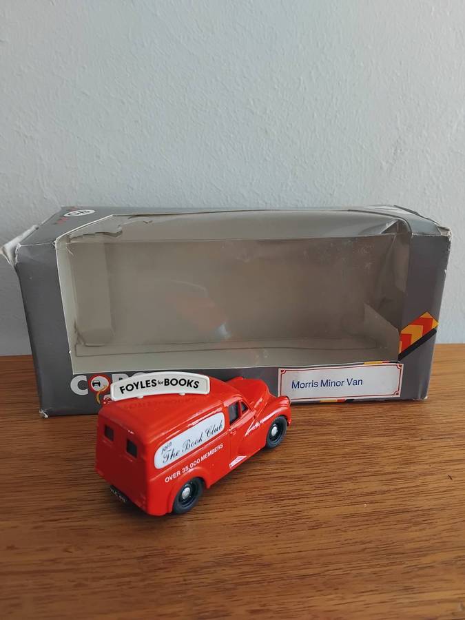 Corgi Classics 1:43 Morris Minor Van (C957/6) - "FOYLES for BOOKS"