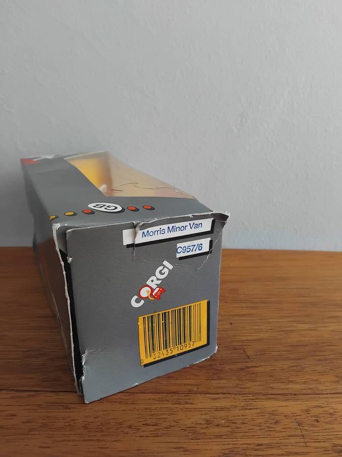 Corgi Classics 1:43 Morris Minor Van (C957/6) - "FOYLES for BOOKS"