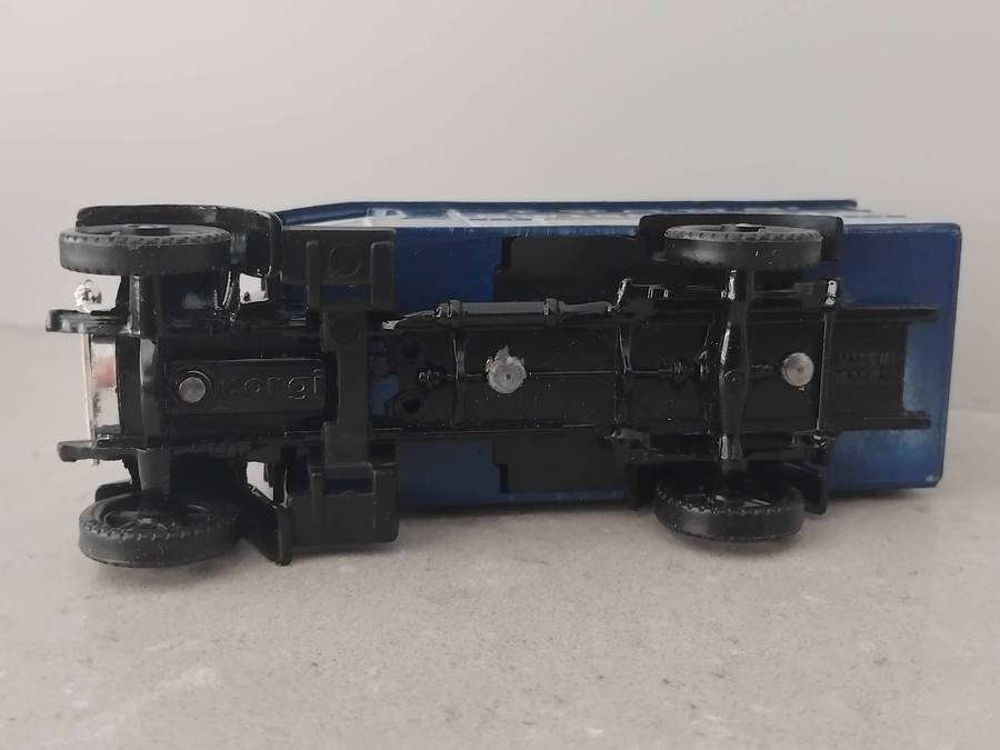 Corgi Classic 1:43 Die Cast 1929 Thornycraft "LYONS' SWISS ROLLS" Delivery Van (C821)