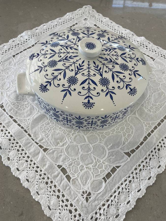 Lidded Vegetable/serving tureen by Midwinter "Valencia" designed by Jessie Tait