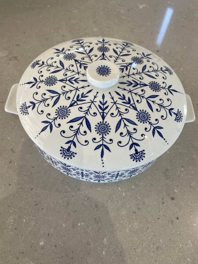 Lidded Vegetable/serving tureen by Midwinter "Valencia" designed by Jessie Tait