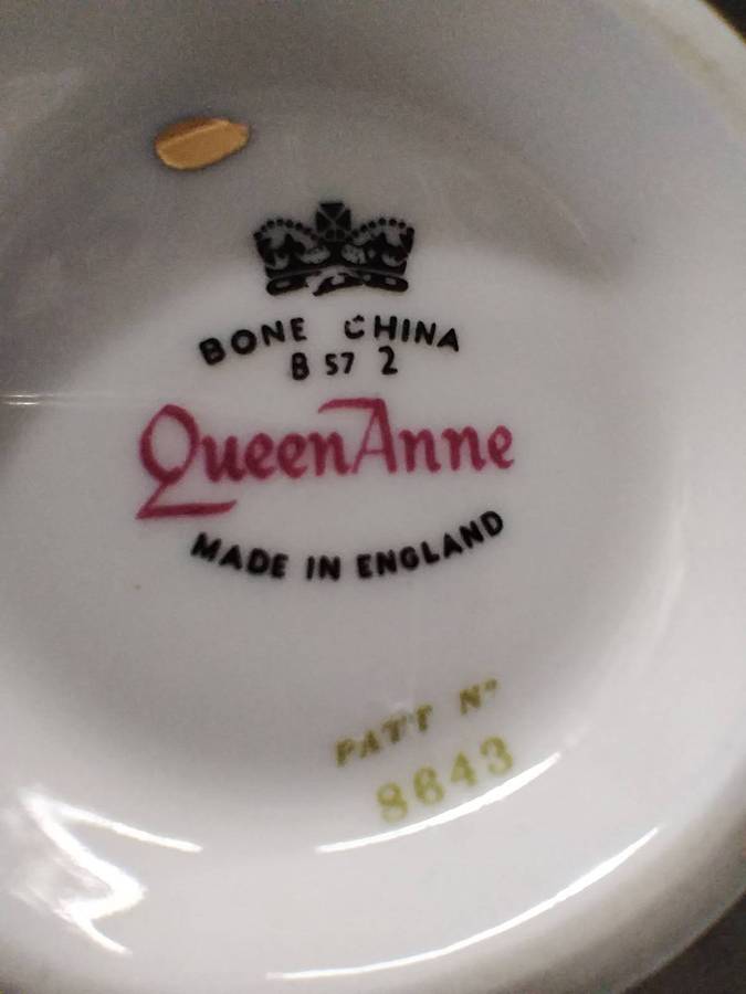 Queen Anne Bone China Footed Cup and Saucer set of 6 & 6 cake plates.  Nr - 8643 Yellow Fowers!!!!