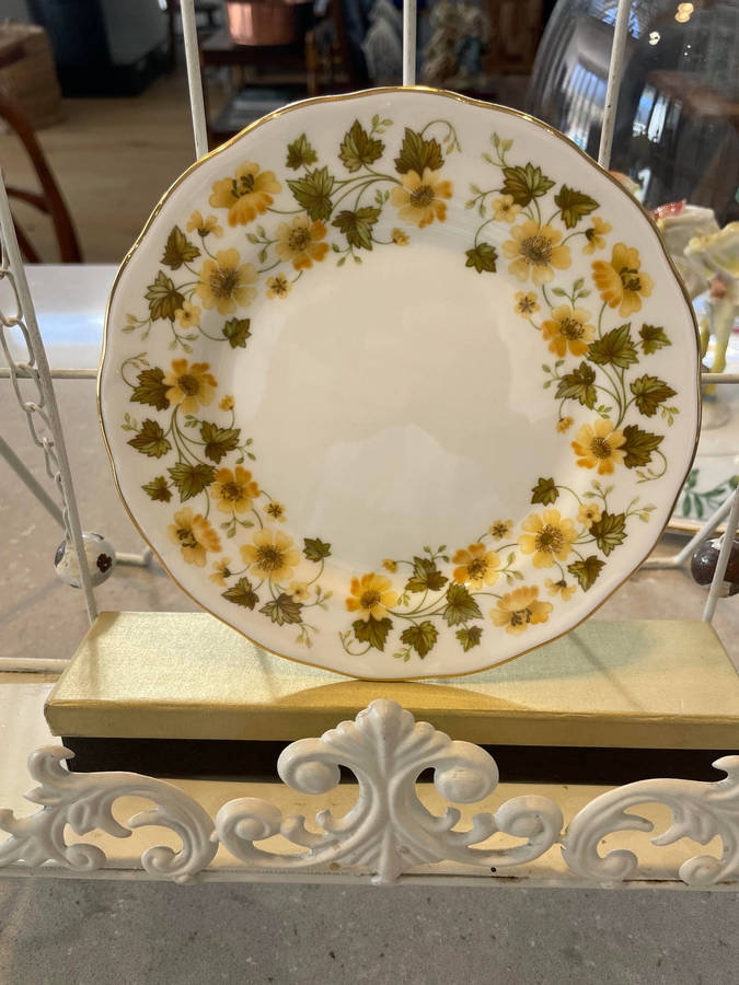 Queen Anne Bone China Footed Cup and Saucer set of 6 & 6 cake plates.  Nr - 8643 Yellow Fowers!!!!