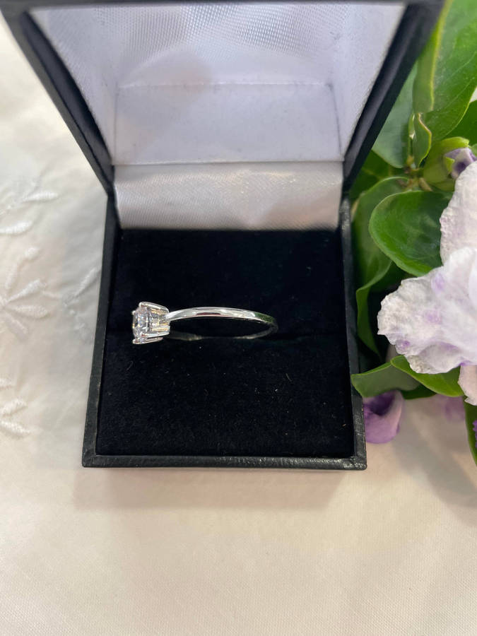 Sterling Silver "925" stamped, solid solitaire ring with CZ!