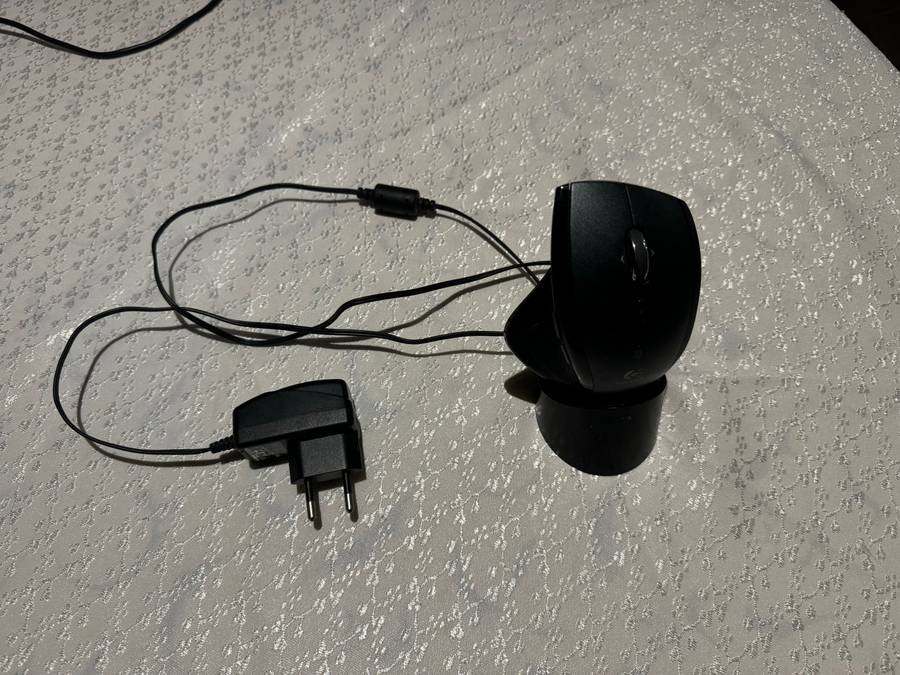 LOGITECH MX Revolution Wireless Mouse preowned [NO dongle/RECEIVER ]