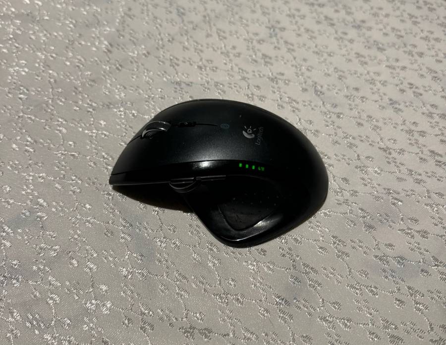 LOGITECH MX Revolution Wireless Mouse preowned [NO dongle/RECEIVER ]