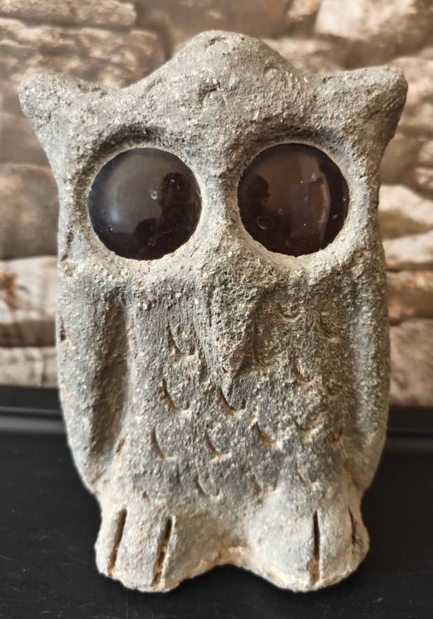 KOOS MALGAS (Owl House, Nieu Bethesda) - Genuine and signed sculpture of an owl!