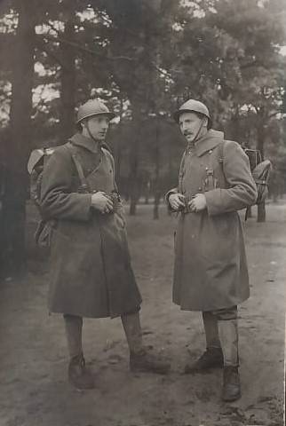 A group of 10 antique photographs - 2 photographs are of WWI soldiers!