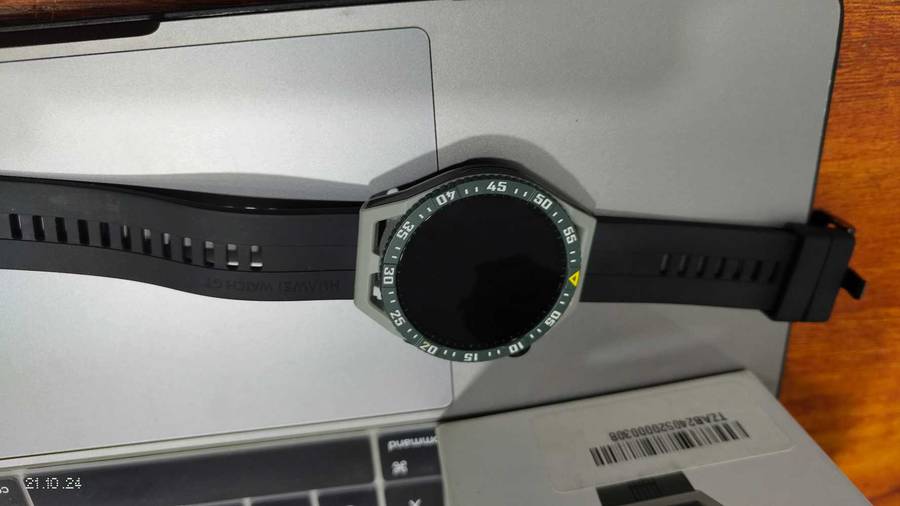 Huawei watch GT 3 SE 46mm mint green with black strap