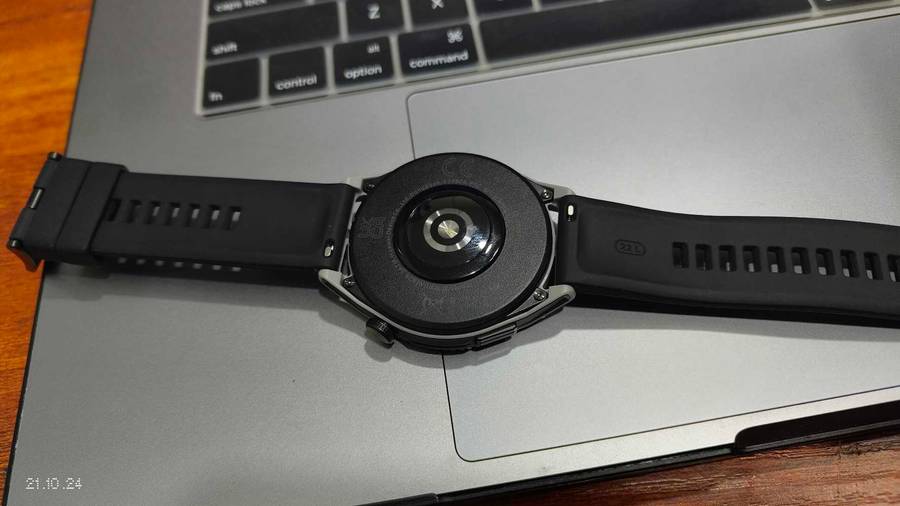 Huawei watch GT 3 SE 46mm mint green with black strap