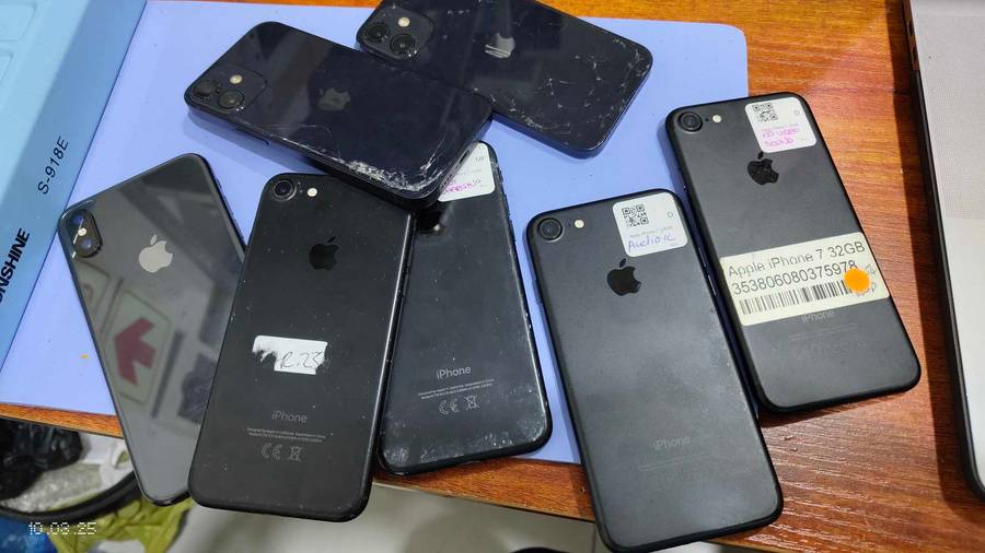 Mix cellvage iPhones As is