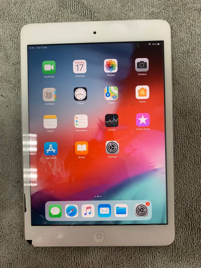 ipad mini 2 16GB wifi Cellular (Broken Touch) (Pre owned)