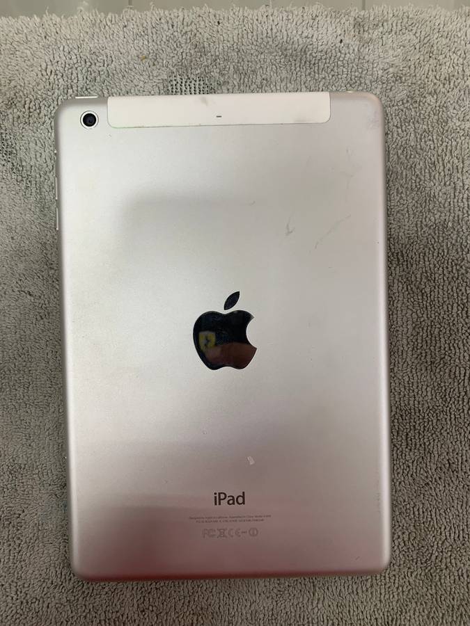 ipad mini 2 16GB wifi Cellular (Broken Touch) (Pre owned)