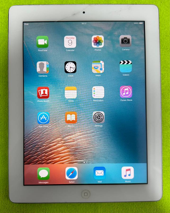 iPad 2 16GB wifi (Cracked ) (Pre Owned)