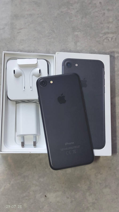 iPhone 7 32GB black coour