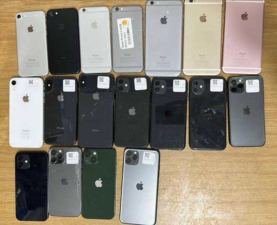 Mix iPhone stock As is ( Pre owned)