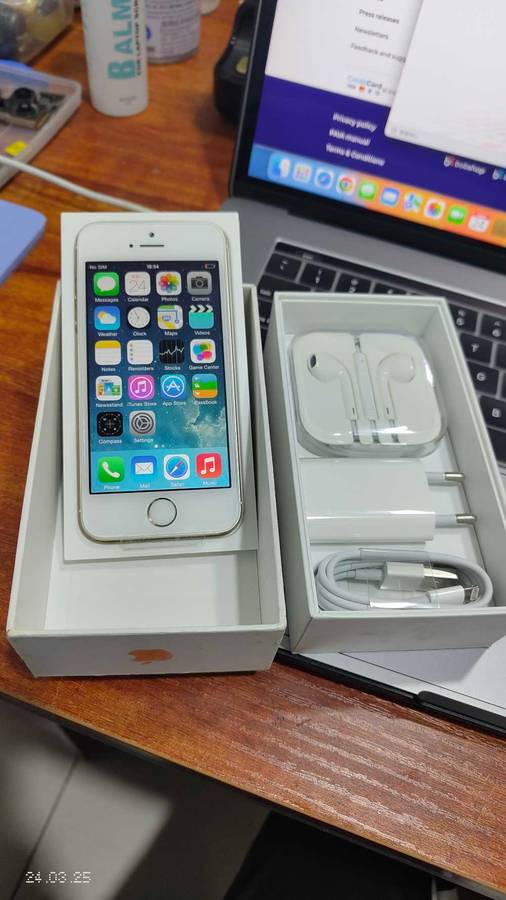 Apple iPhone 5s 64GB Gold colour