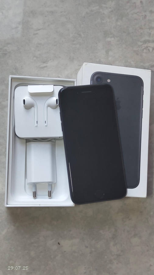 iPhone 7 32GB black coour