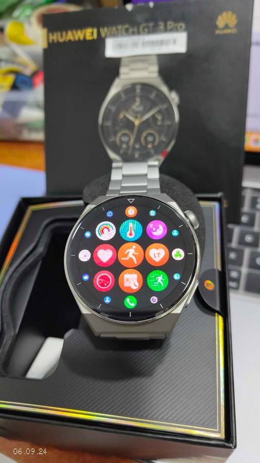 Huawei GT3 pro titanium with metal strap (pre Owned)