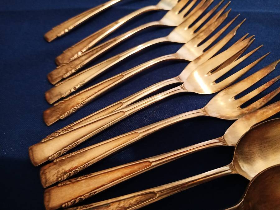 Vintage Silverplate Radad Israel 9 Forks, 9 Knives. 8 Teaspoons