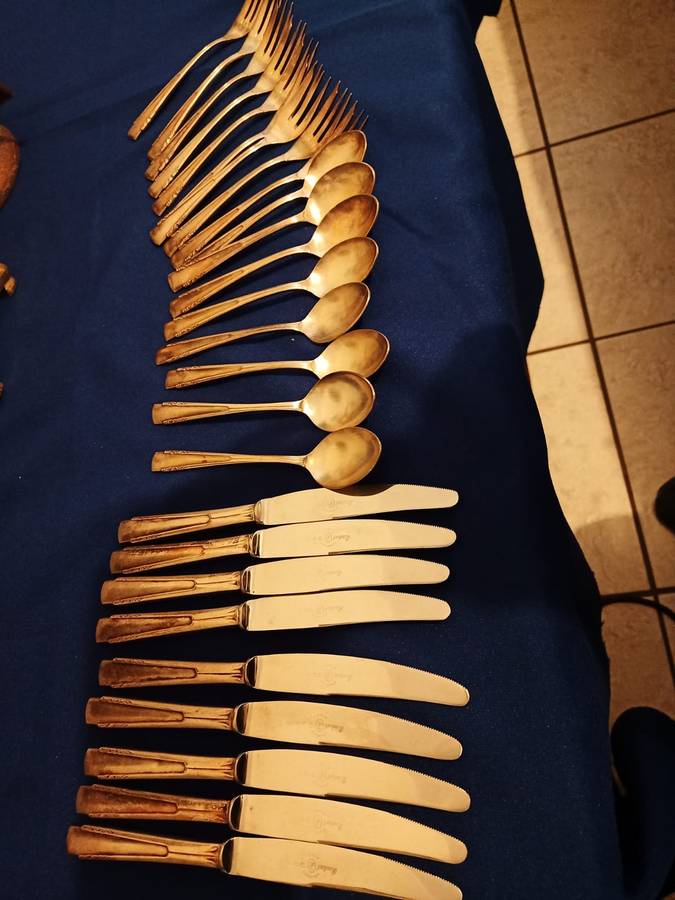 Vintage Silverplate Radad Israel 9 Forks, 9 Knives. 8 Teaspoons