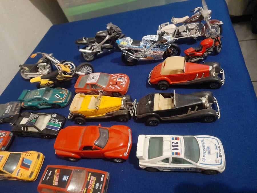 Job Lot Cars Trucks some metal but most plastic