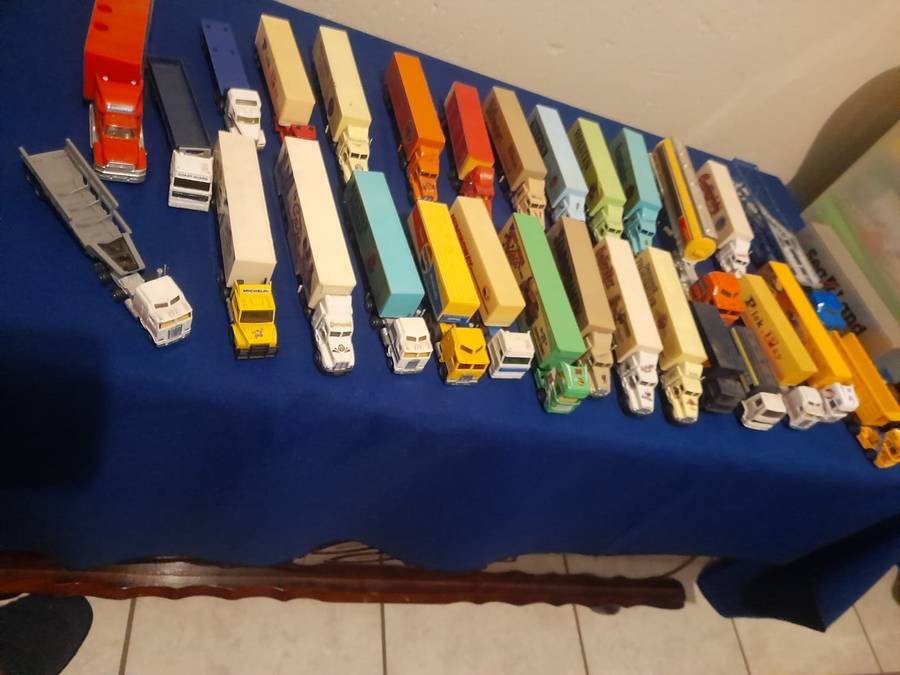 Job Lot Cars Trucks some metal but most plastic