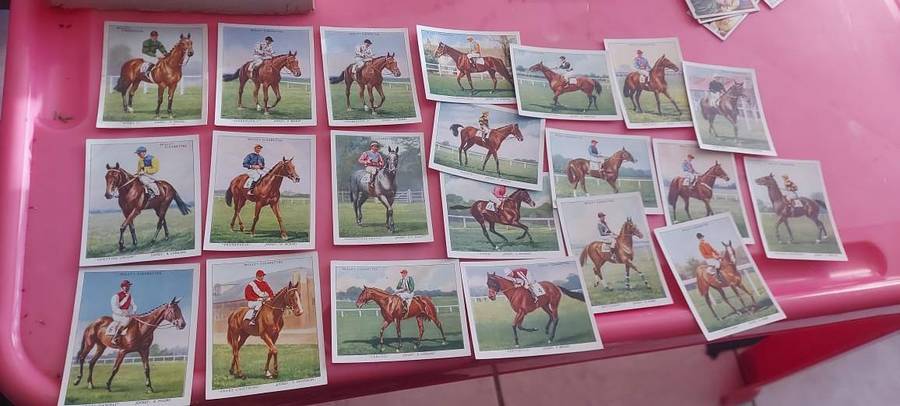 OVER 1000 CIGARETTE CARDS AND ALBUMS AND TWO CIGARETTE CARDS VALUES BOOKS