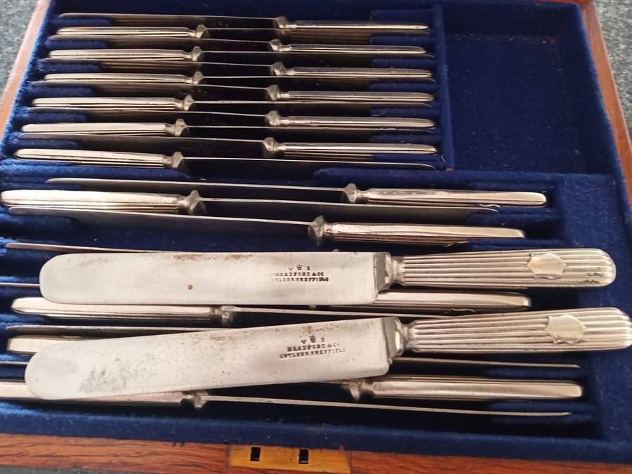 Victoria Regina suggests that this 24  knife was made before 1901 Headford & Co
