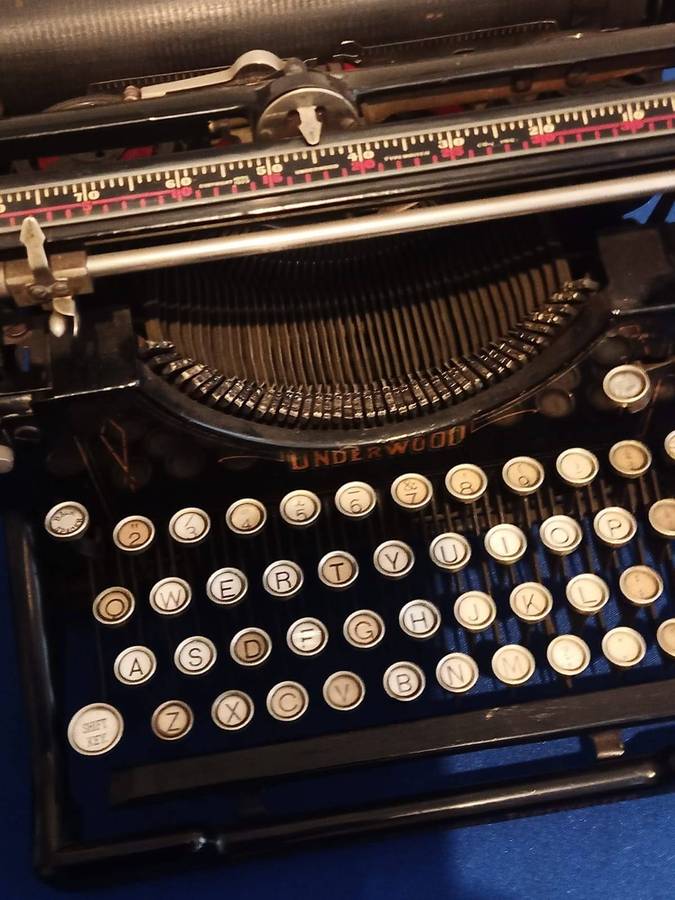 This antique Underwood No. 5 Standard Typewriter from the 1920s