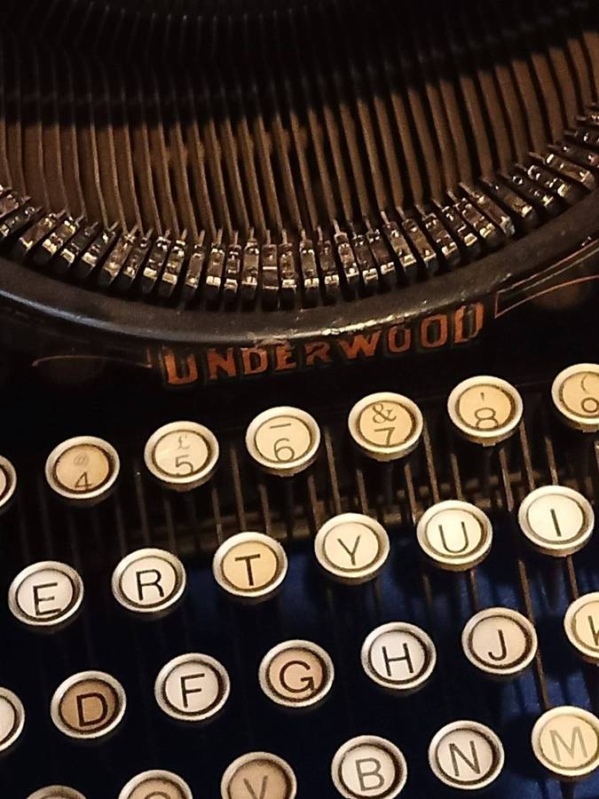 This antique Underwood No. 5 Standard Typewriter from the 1920s