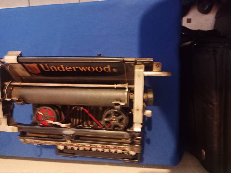 This antique Underwood No. 5 Standard Typewriter from the 1920s