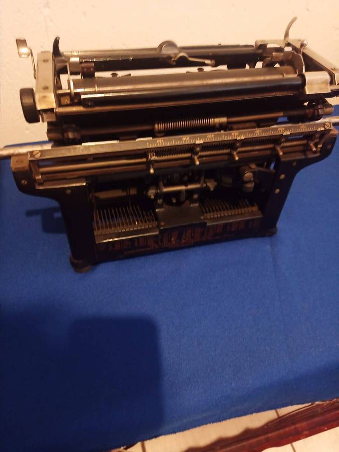 This antique Underwood No. 5 Standard Typewriter from the 1920s