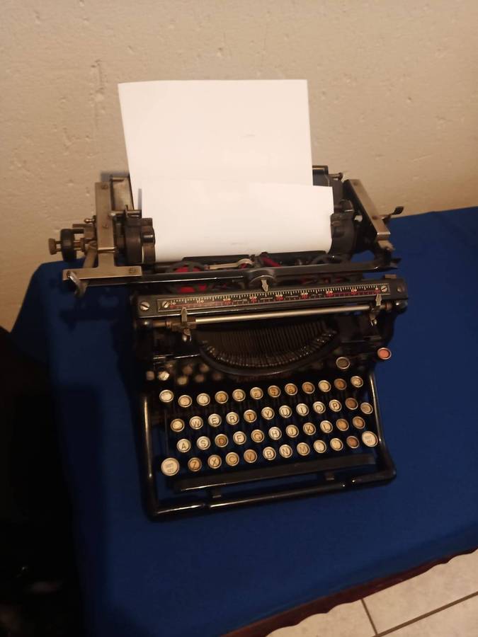 This antique Underwood No. 5 Standard Typewriter from the 1920s