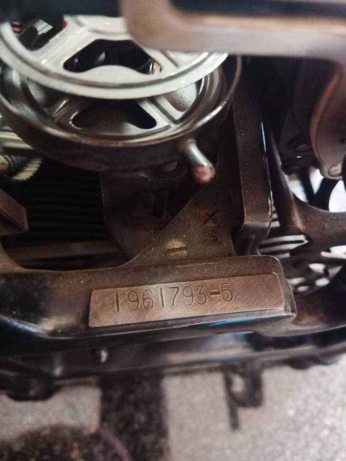 This antique Underwood No. 5 Standard Typewriter from the 1920s