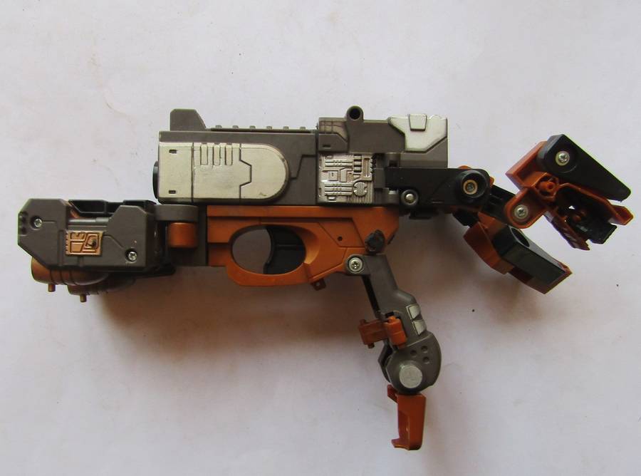 Old Pistol Transformer Robot Figure