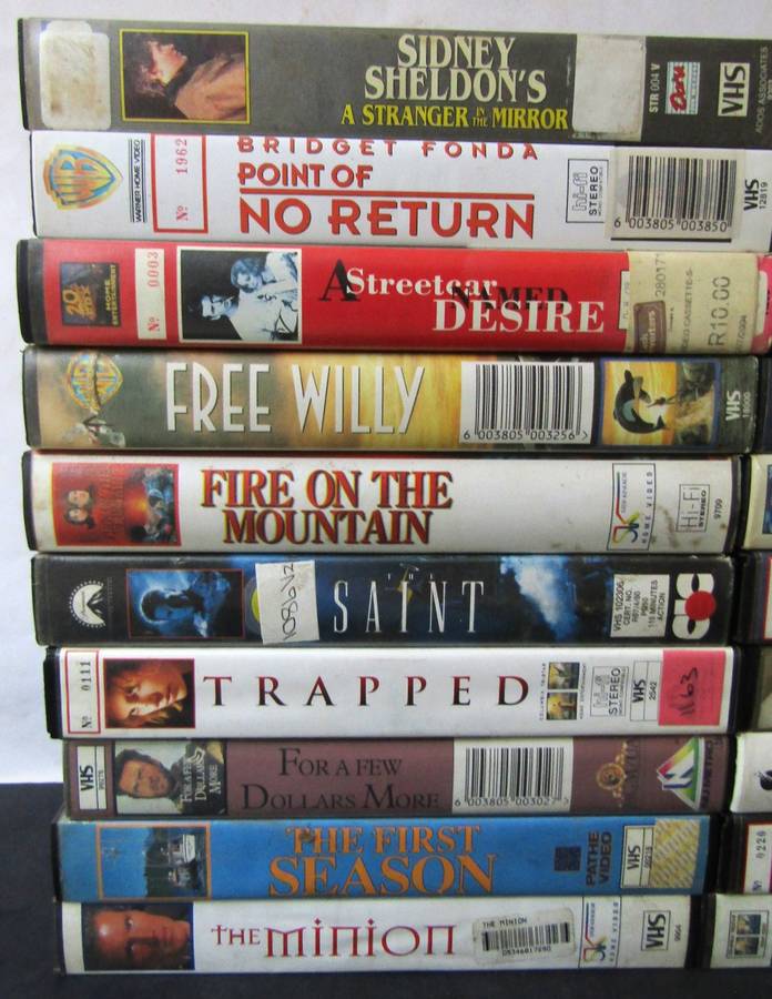 Lot of 20 Old Movie VHS Tapes
