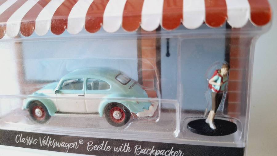 Greenlight The Hobby Shop Series 4 Classic Volkswagen Beetle with Backpacker 1:64 Scale Model