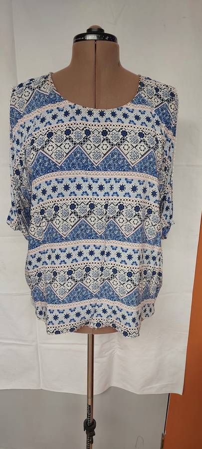 Ladies MILADYS Printed blouse Size 16/40