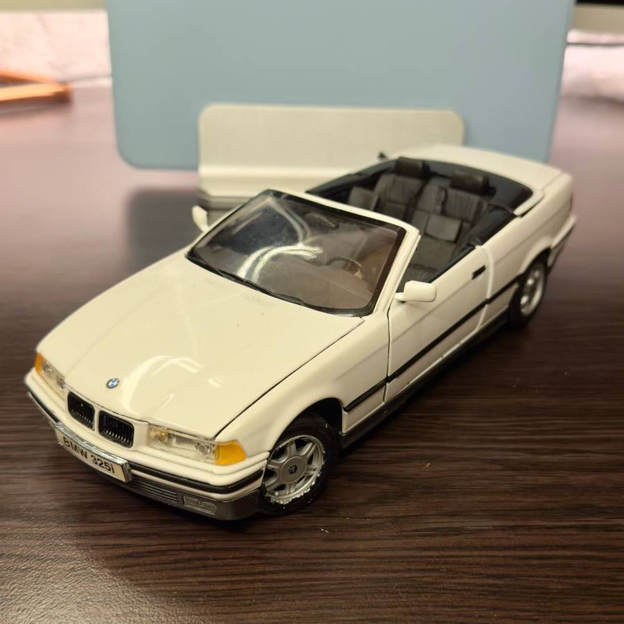 *NO RESERVE Maisto 1993 BMW 325i 1:18